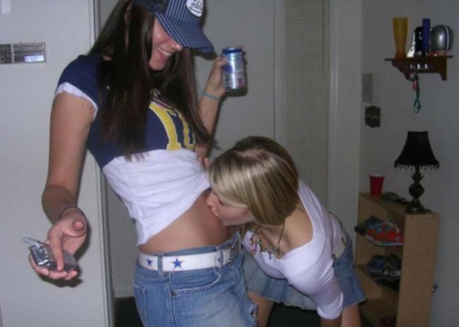 Пьяные лесбиянки на вечеринке