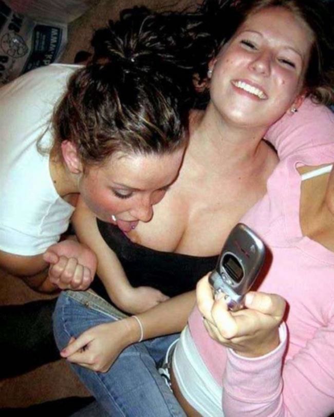 Пьяные лесбиянки на вечеринке